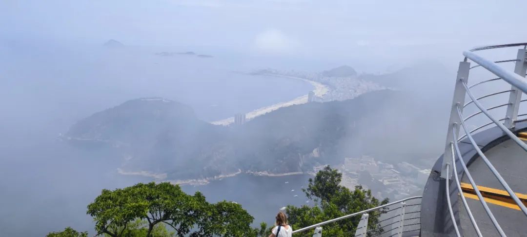 足球黑白模仿赛规则介绍_黑白足球展开图片_黑白相间的足球黑白的比例