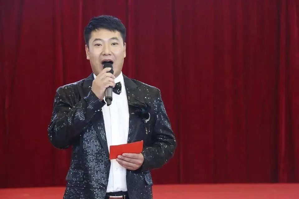 篮球搓球的动作要领视频_搓球时最常用的步法_篮球搓球技巧详细讲解图片
